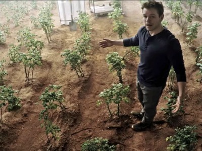 Conscious-Movie-Reviews-The-Martian-Space-Farming_2.jpg